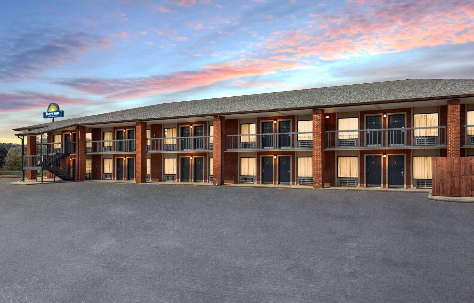 Days Inn By Wyndham Childersburg Exterior photo