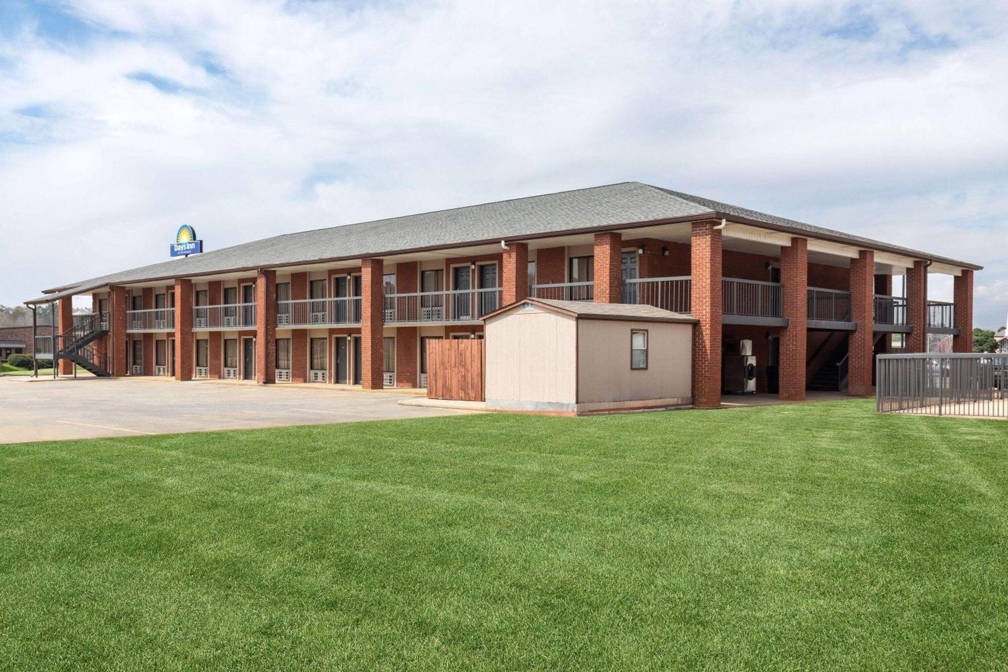 Days Inn By Wyndham Childersburg Exterior photo