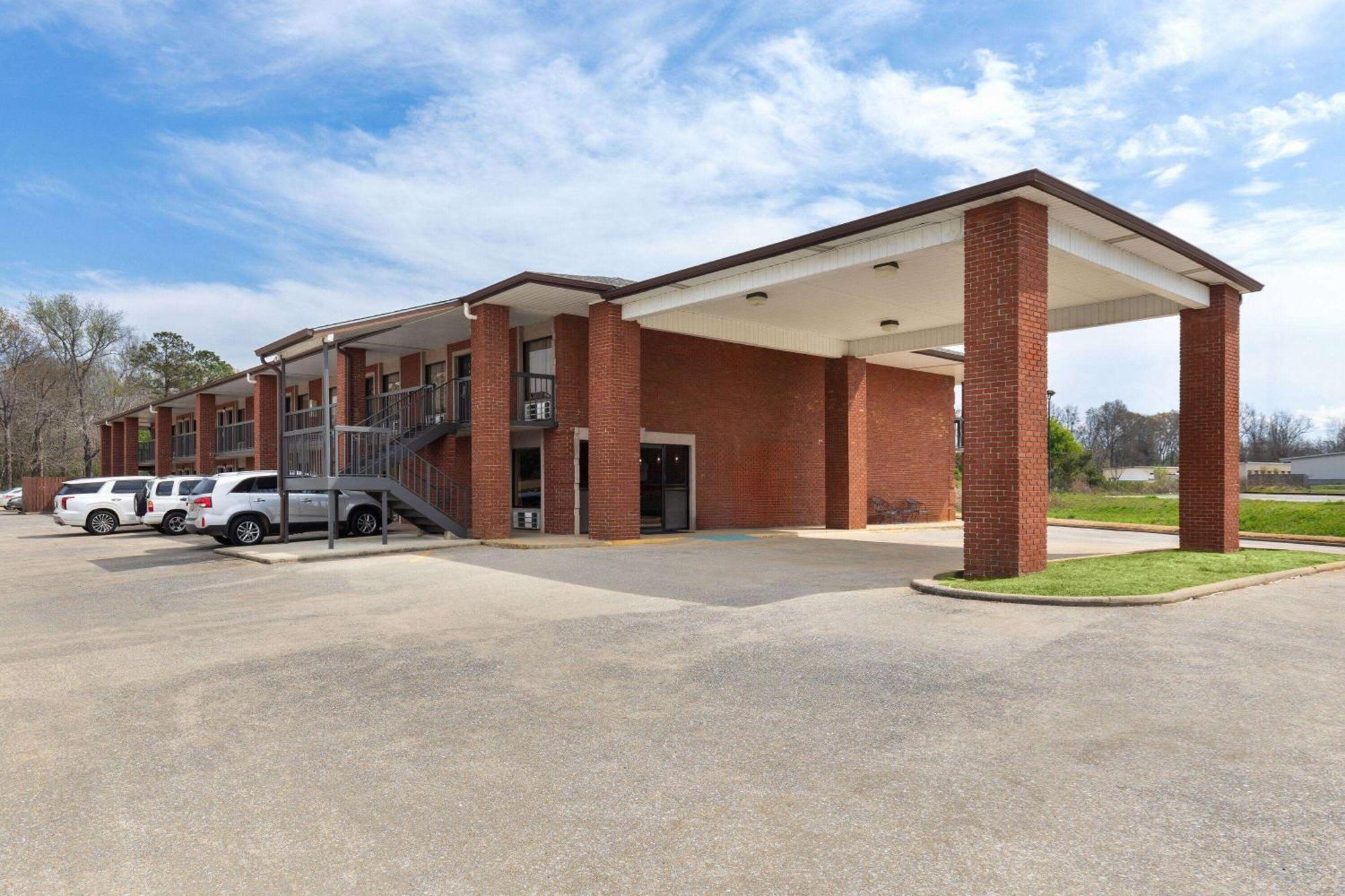 Days Inn By Wyndham Childersburg Exterior photo